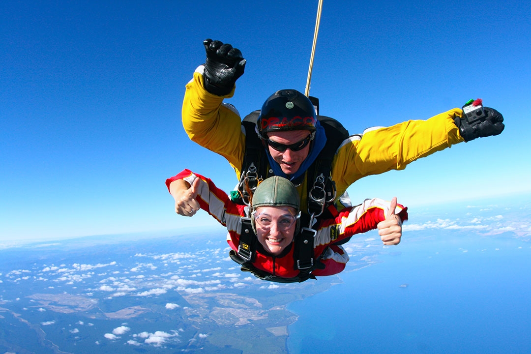 Skydiving in Lake Taupo New Zealand - Taupo Tandem Skydiving