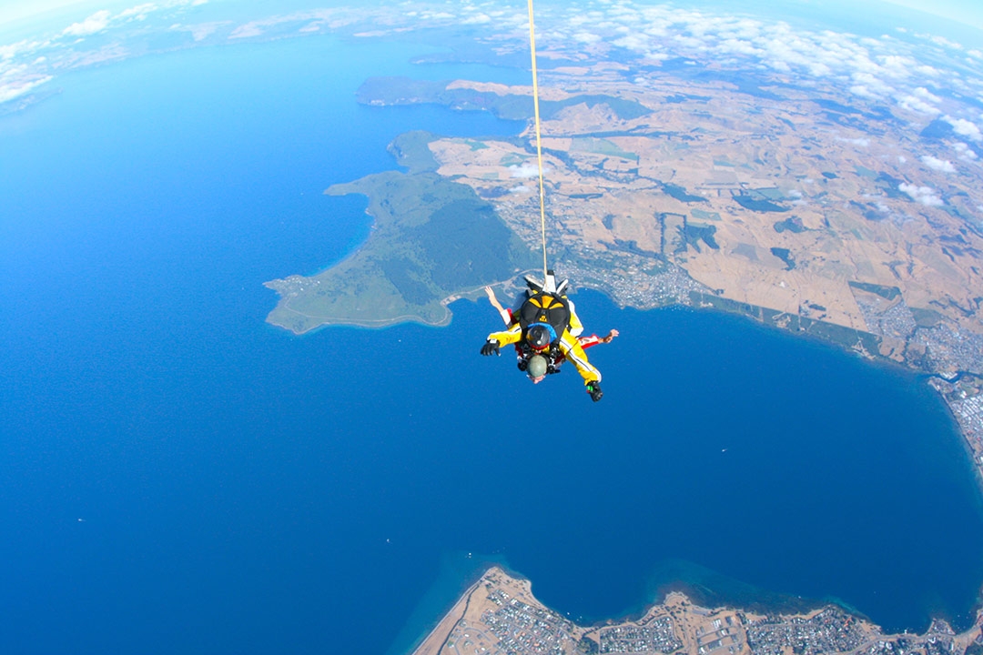 Skydiving in Lake Taupo New Zealand - Taupo Tandem Skydiving