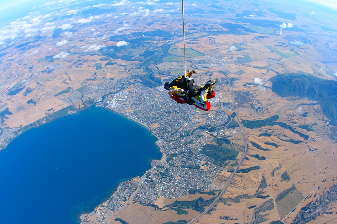 Skydiving in Lake Taupo New Zealand - Taupo Tandem Skydiving